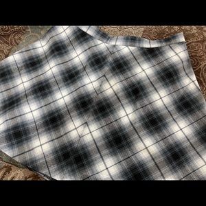 Urban Outfitters Circle Gray Plaid Skirt. size: 0